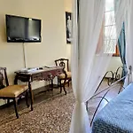 Oda ve Kahvaltı Dimora Del Conte Pisa